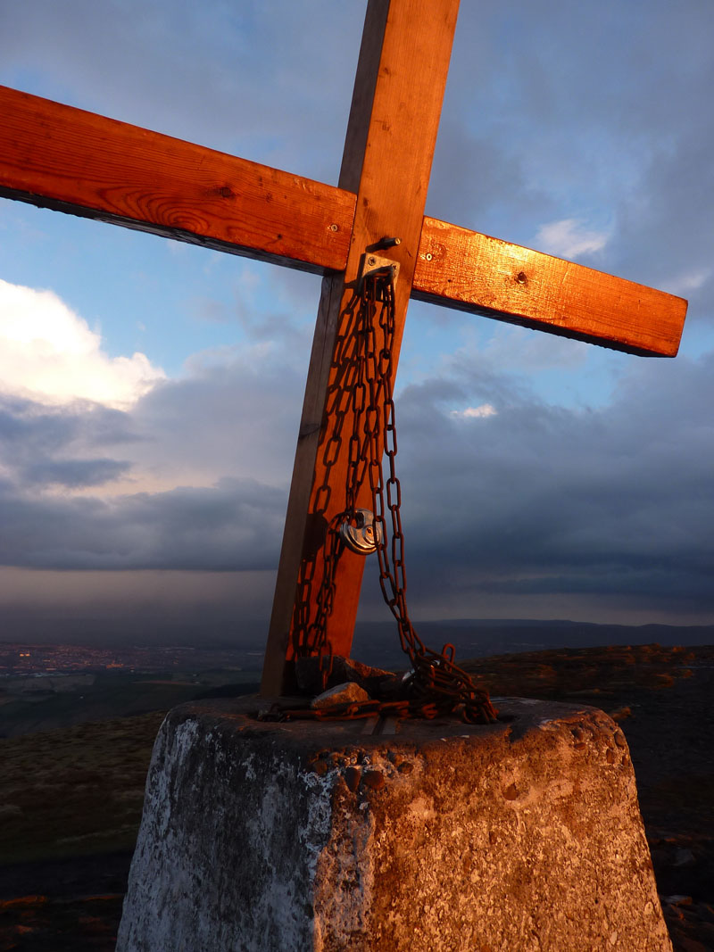 Pendle Cross